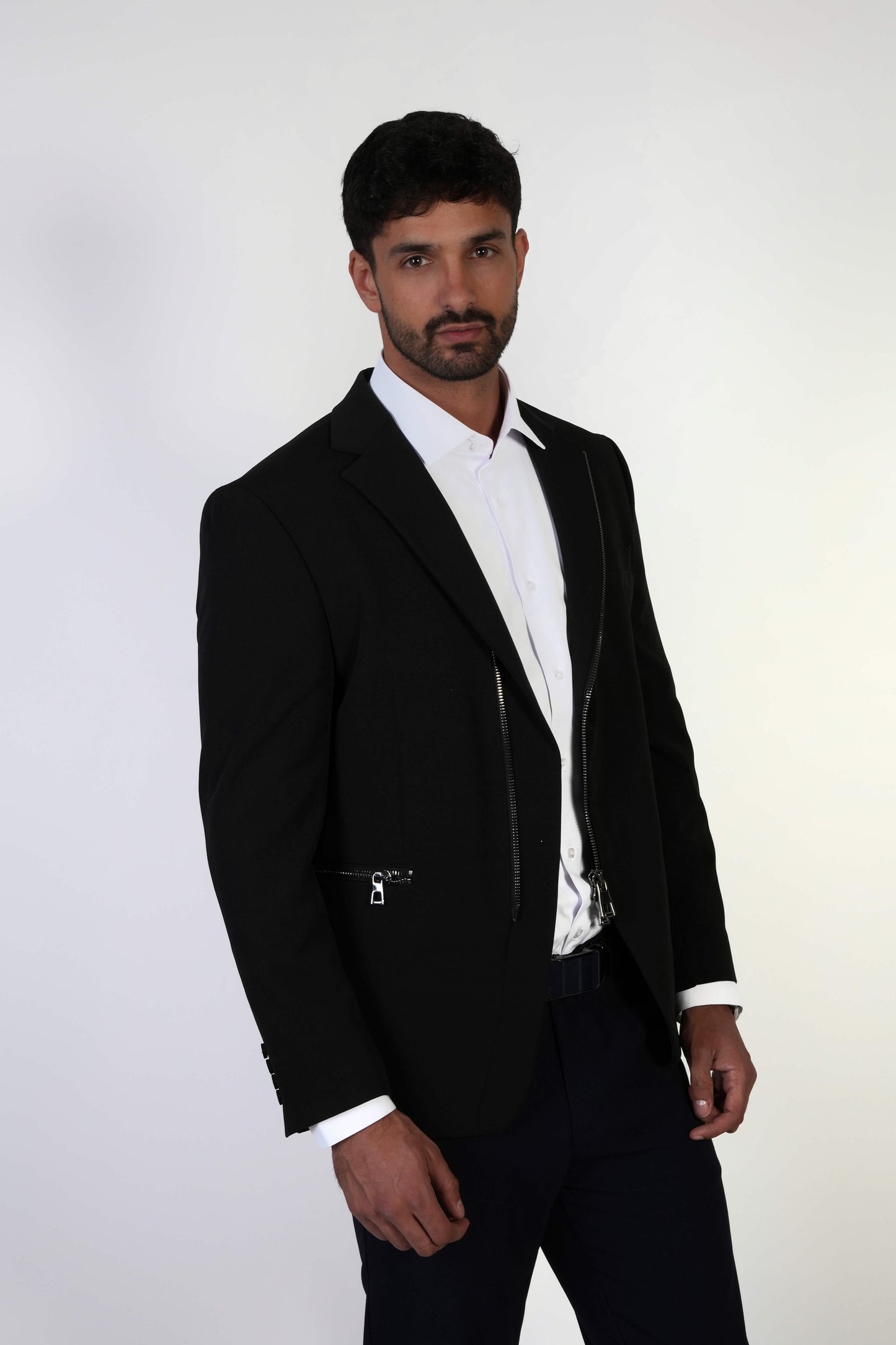 Черно мъжко сако Slim Fit с метални ципове