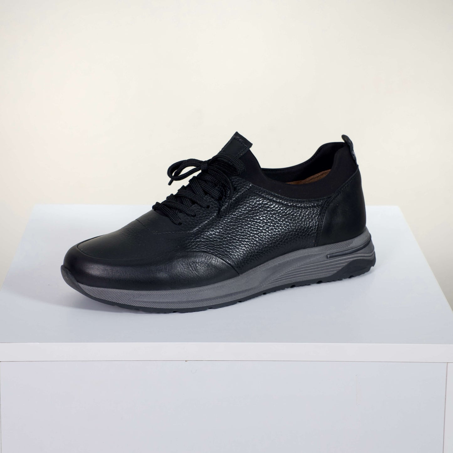 Спортно-елегантни обувки от естествена кожа