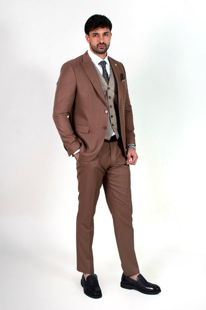 Мъжки костюм Slim Fit от три части в цвят камил с бежов елек