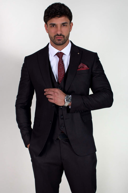 Класически черен мъжки костюм от три части