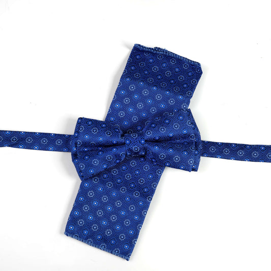 Комплект синя папийонка и кърпичка с флорален микродесен